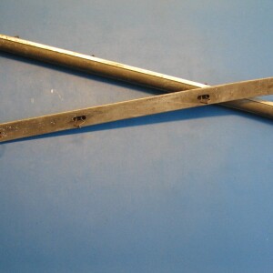 OD0699 Sier- en beschermings- strips van voorbumper AZ 12pk, jaren '50/begin '60. Links + rechts. NOS. Schadevrij. Hoeft alleen schoongemaakt. Dit was indertijd een accessoire.