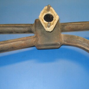 OD0700 Spruitstuk uitlaat voor 2cv 12pk jaren '50/begin jaren '60. Bijzonder gaaf en nooit aan gelast. Origineel/geen imitatie.