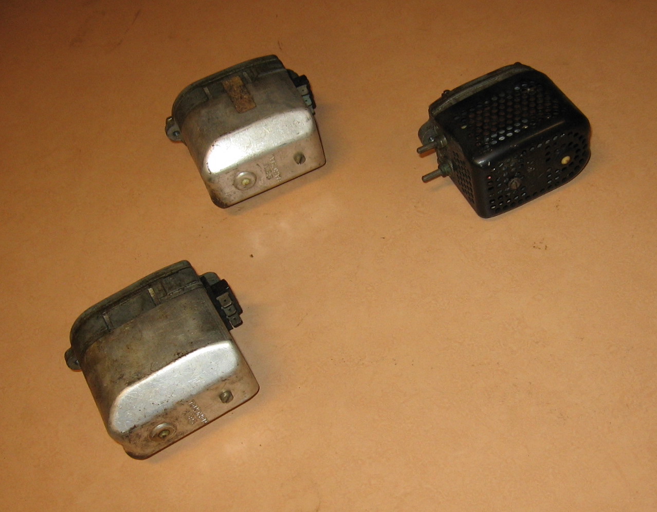 OD0599 Ruitenwissermotoren. 2x voor Ami 8 (12 volts) en 1x voor Dyane 1ste type jaren '70.