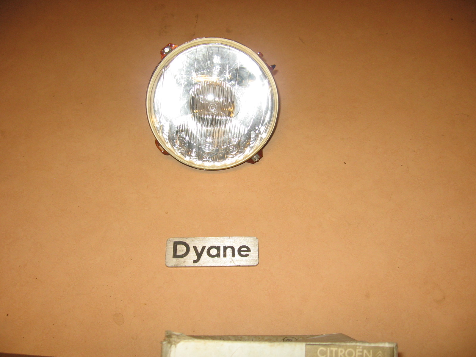 OD0622 Koplampreflector voor Dyane/Mehari (1ste model). Origineel en gebruikt. Staat: gaaf. Identiek aan OD0621